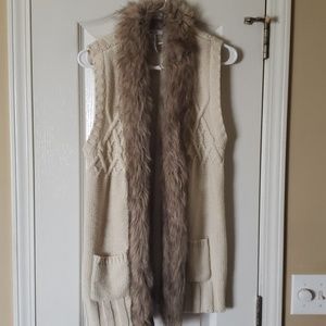 Stylish Sweater Vest w/Fur